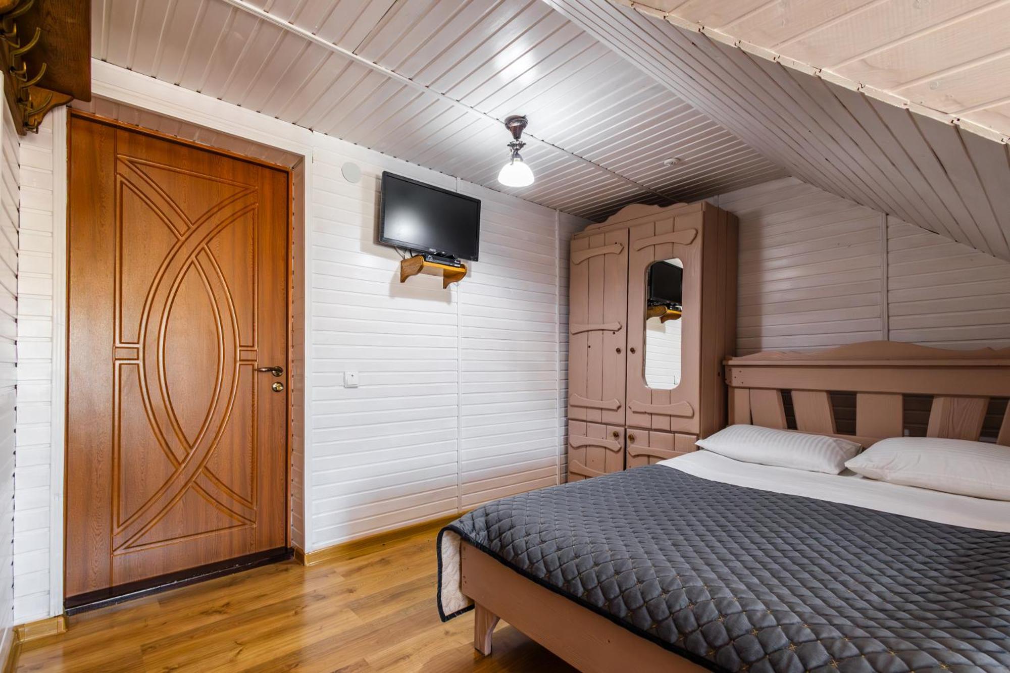 Anet Hotel 3*